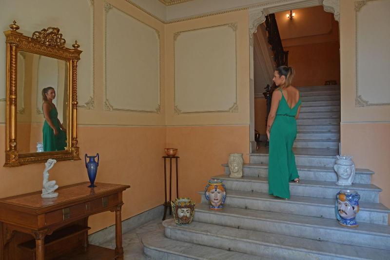 ריפוסטו B&B Di Charme Camelie Palazzo Nicotra מראה חיצוני תמונה