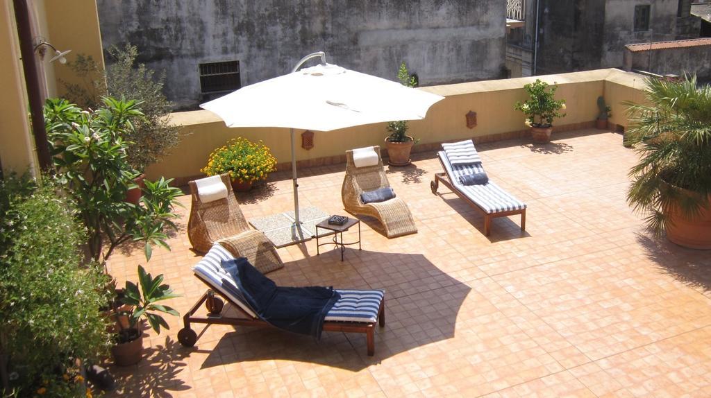 ריפוסטו B&B Di Charme Camelie Palazzo Nicotra מראה חיצוני תמונה