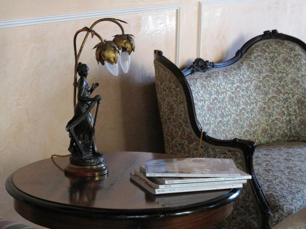 ריפוסטו B&B Di Charme Camelie Palazzo Nicotra מראה חיצוני תמונה
