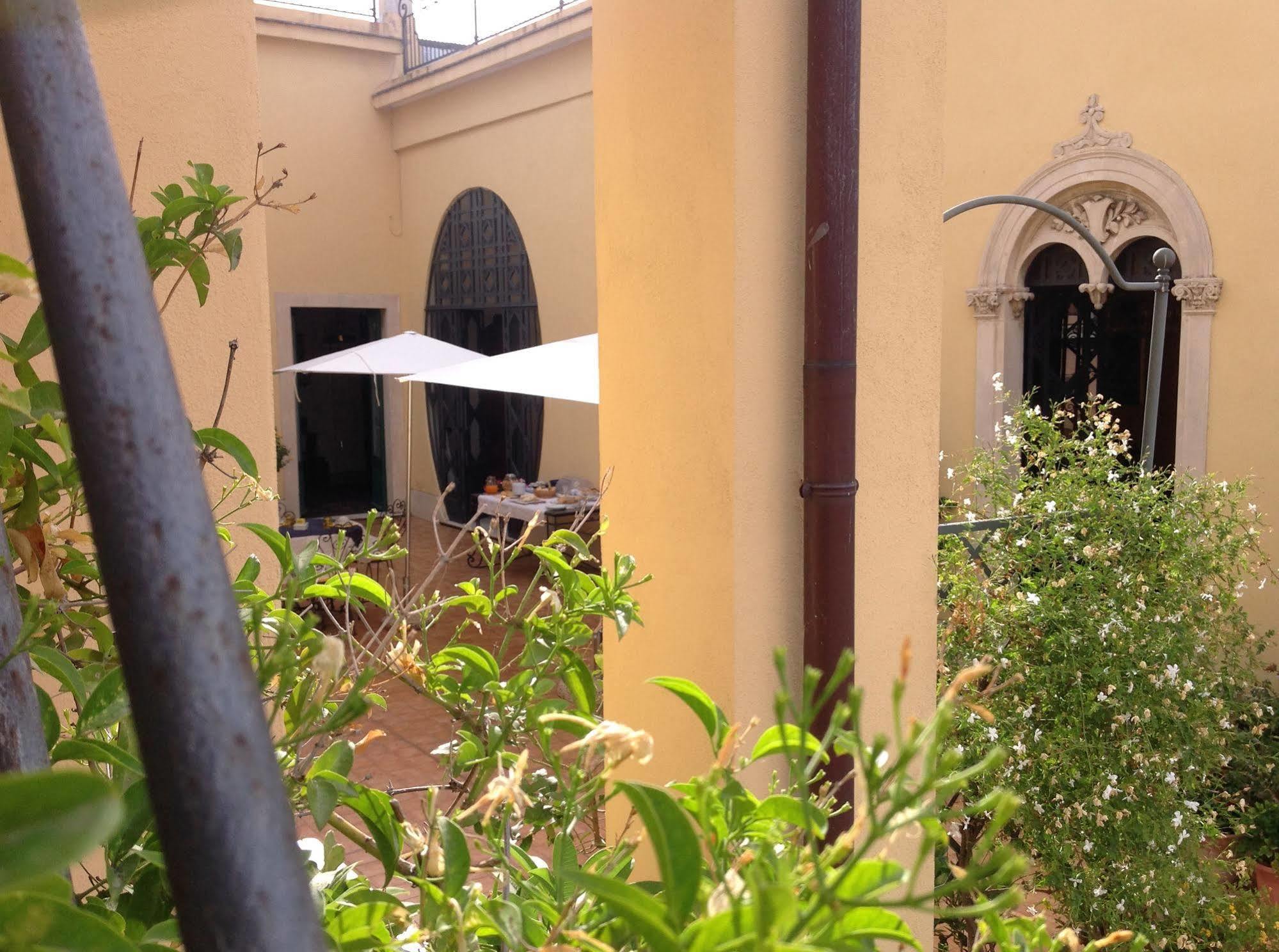 ריפוסטו B&B Di Charme Camelie Palazzo Nicotra מראה חיצוני תמונה