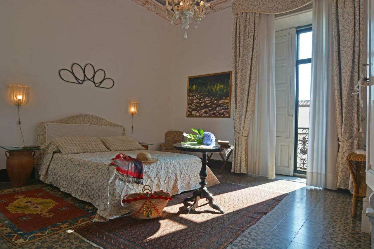 ריפוסטו B&B Di Charme Camelie Palazzo Nicotra מראה חיצוני תמונה