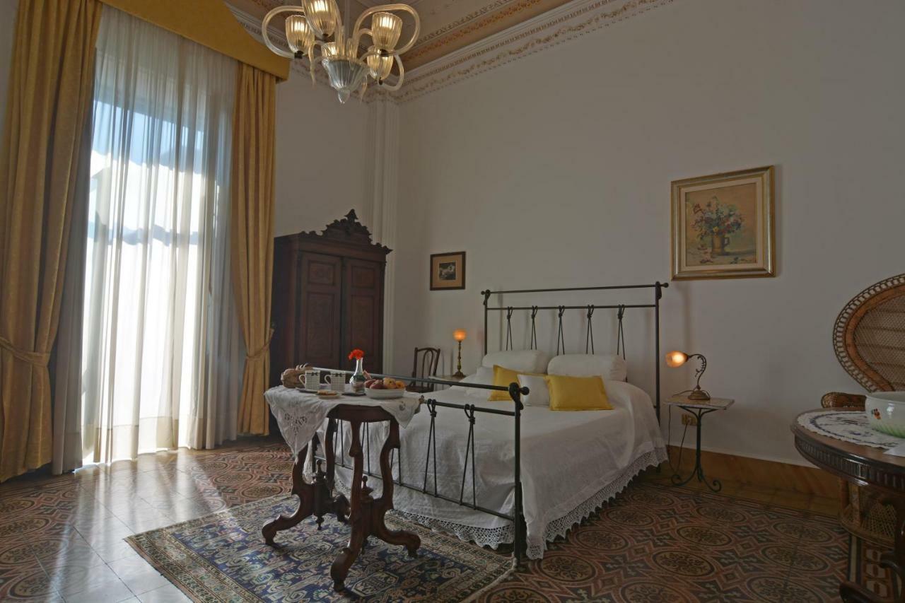 ריפוסטו B&B Di Charme Camelie Palazzo Nicotra מראה חיצוני תמונה
