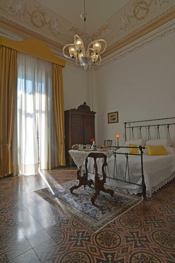 ריפוסטו B&B Di Charme Camelie Palazzo Nicotra מראה חיצוני תמונה