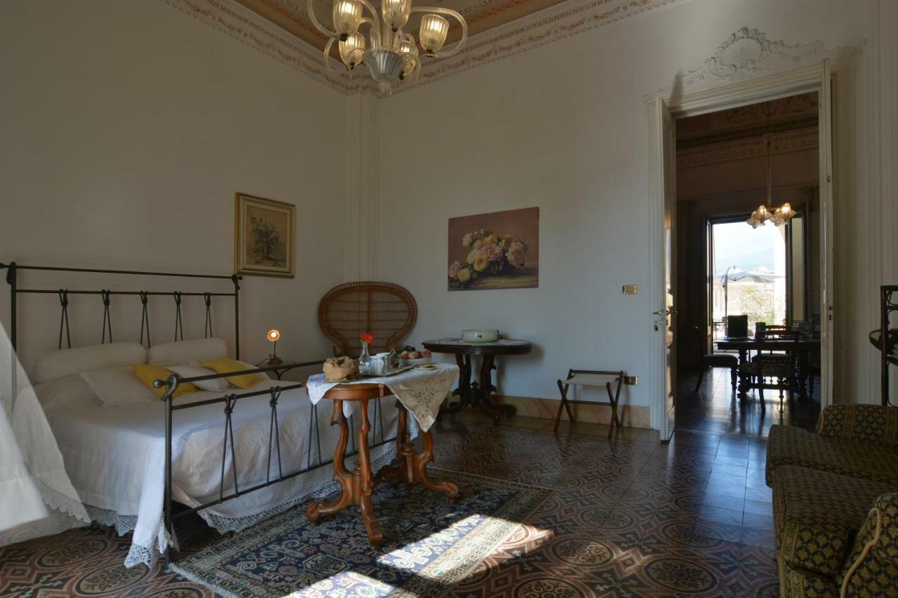 ריפוסטו B&B Di Charme Camelie Palazzo Nicotra מראה חיצוני תמונה